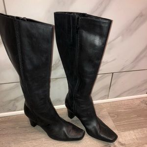 Black leather heeled boot